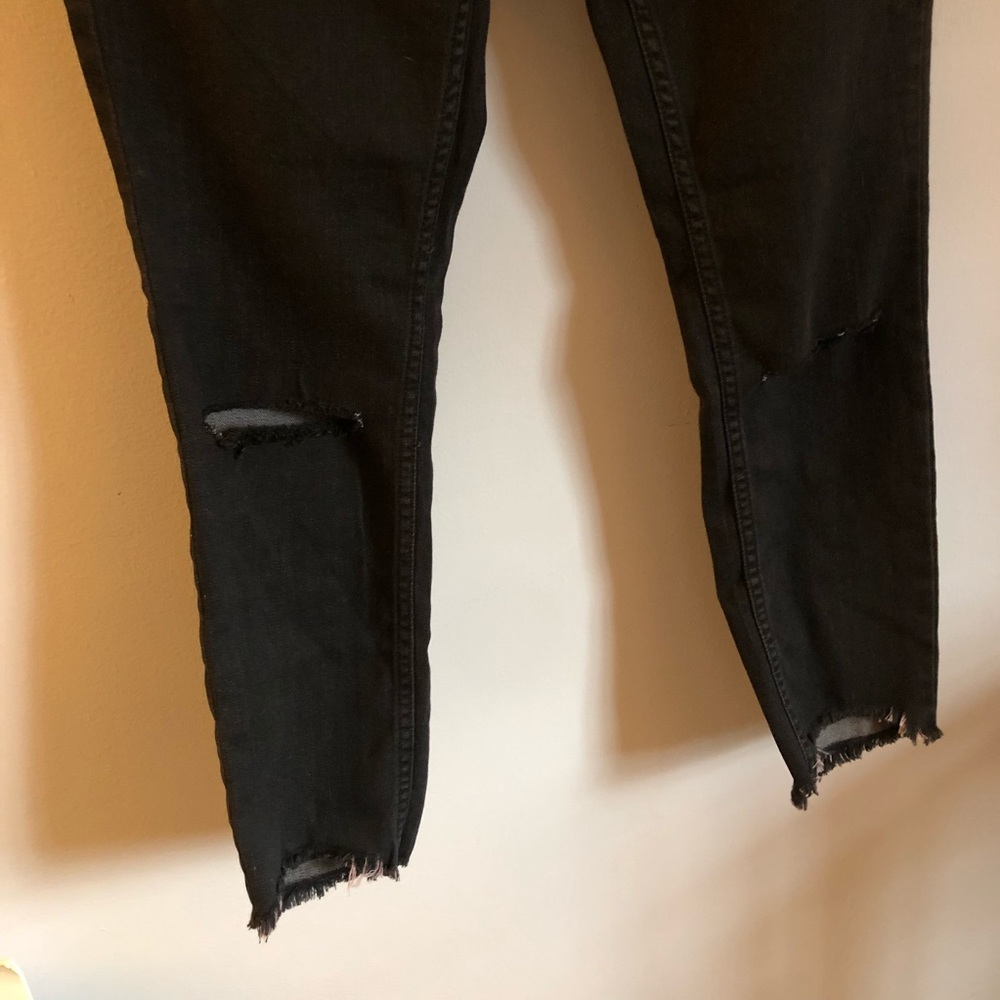 Free People | Black Ripped Knee Jean Sz 26 - Picture 4 of 10
